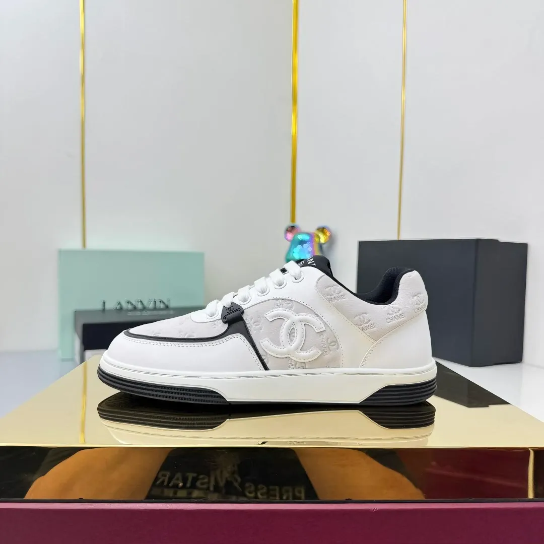 👟👟Ex-factory price 620👟👟High quality! ! ! CHANEL Chanel 25A latest thick-soled casual sports shoes. The counter is synchronized. The counter is very popular. It is a shoe that is very difficult to buy. The most popular thick-soled casual shoes on the Internet. As you can imagine, the most popular thick-soled casual shoes can not be missed. It has both good looks and comfort. Simple and versatile. The thick sole increases the height and is super versatile. Whoever wears it will look better. Upper: cowhide stitching. Lining: breathable mesh. Outsole: TPU original outsole. Size: 35-41 👉